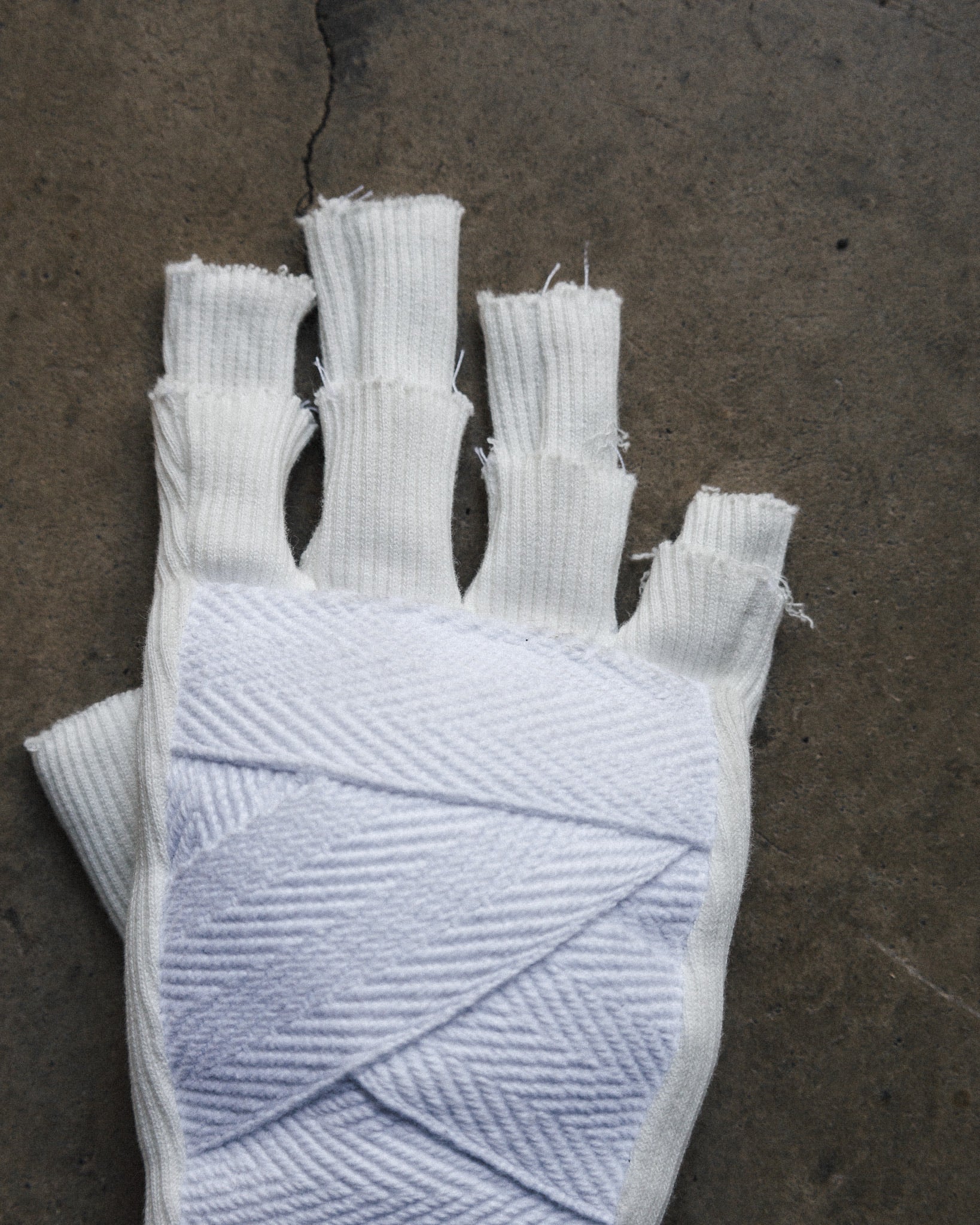 BANDAGE GLOVES