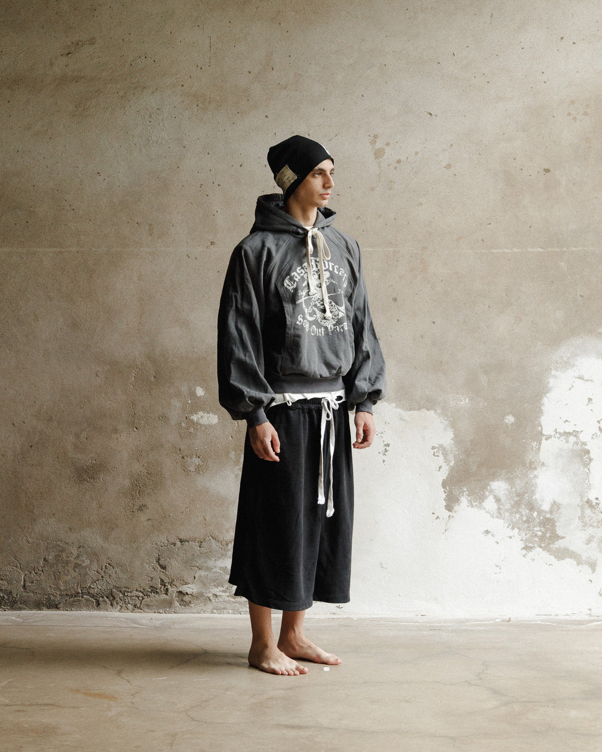 R001 BEANIE - BLACK