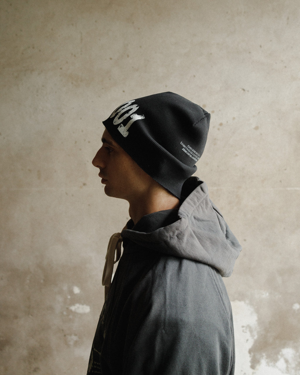 R001 BEANIE - BLACK